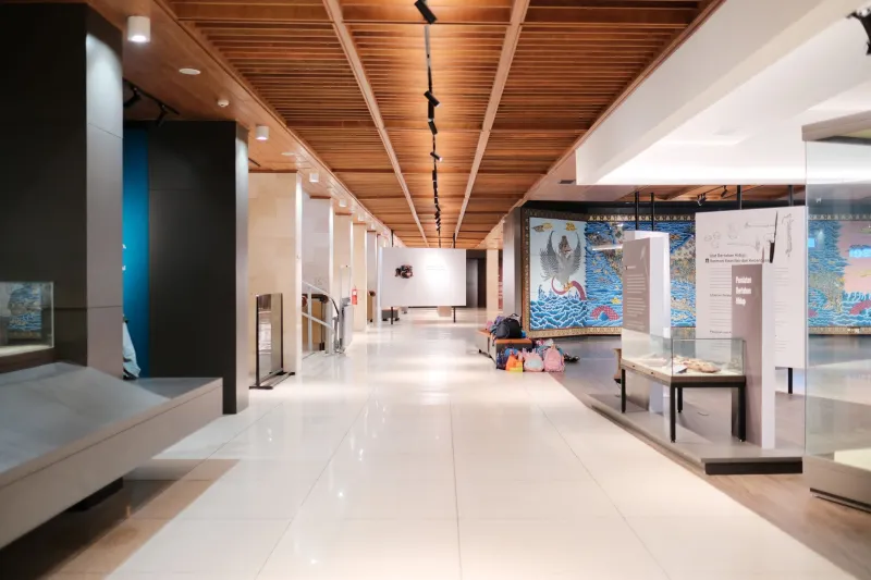 When the Wall Is the Exhibit: What Kyoto's Breathing Museums Reveal About American Overload